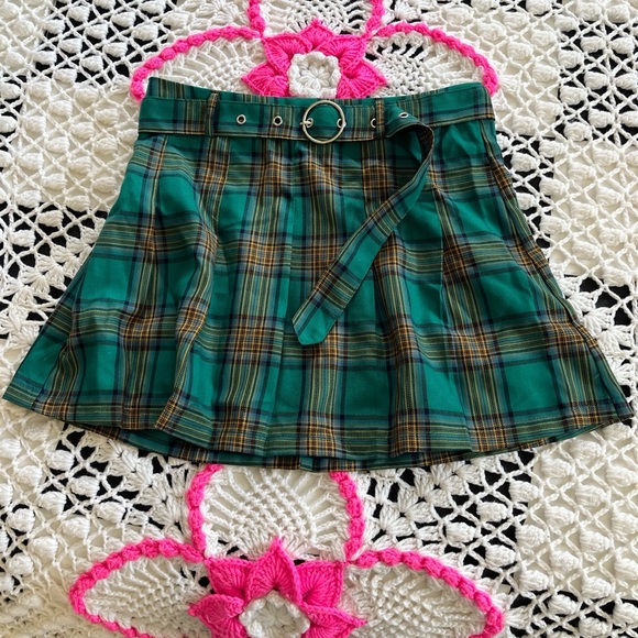 NWT plaid pleated mini skirt size M by Almost Famous marked M see measurements - Picture 3 of 8